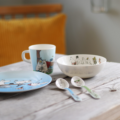 Rätt Start Moomin Moominmamma Children's Dinnerware on picnic table