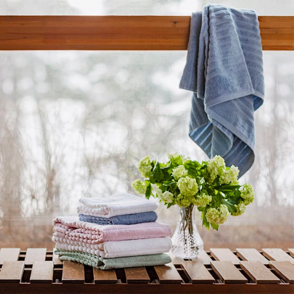 folded Finlayson Reilu Hand Towel on wooden bench