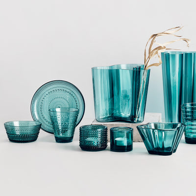 Kastehelmi Sea Blue Glassware collection display