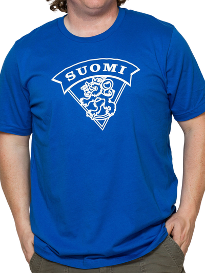 Man wearing Suomi Lion T-Shirt