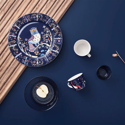 display grouping of blue iittala dinnerware