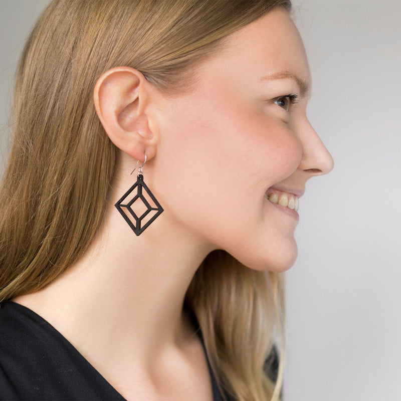 Smiling woman wearing Valona Himmeli Birch Earrings, Black