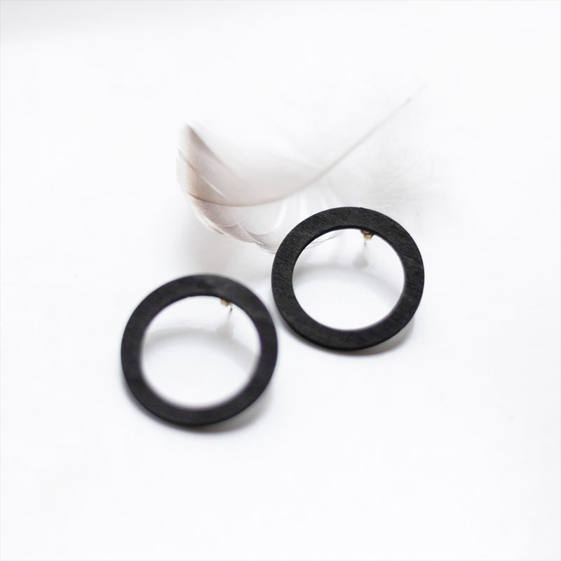 Featherlight Valona Korona Birch Stud Earrings in black
